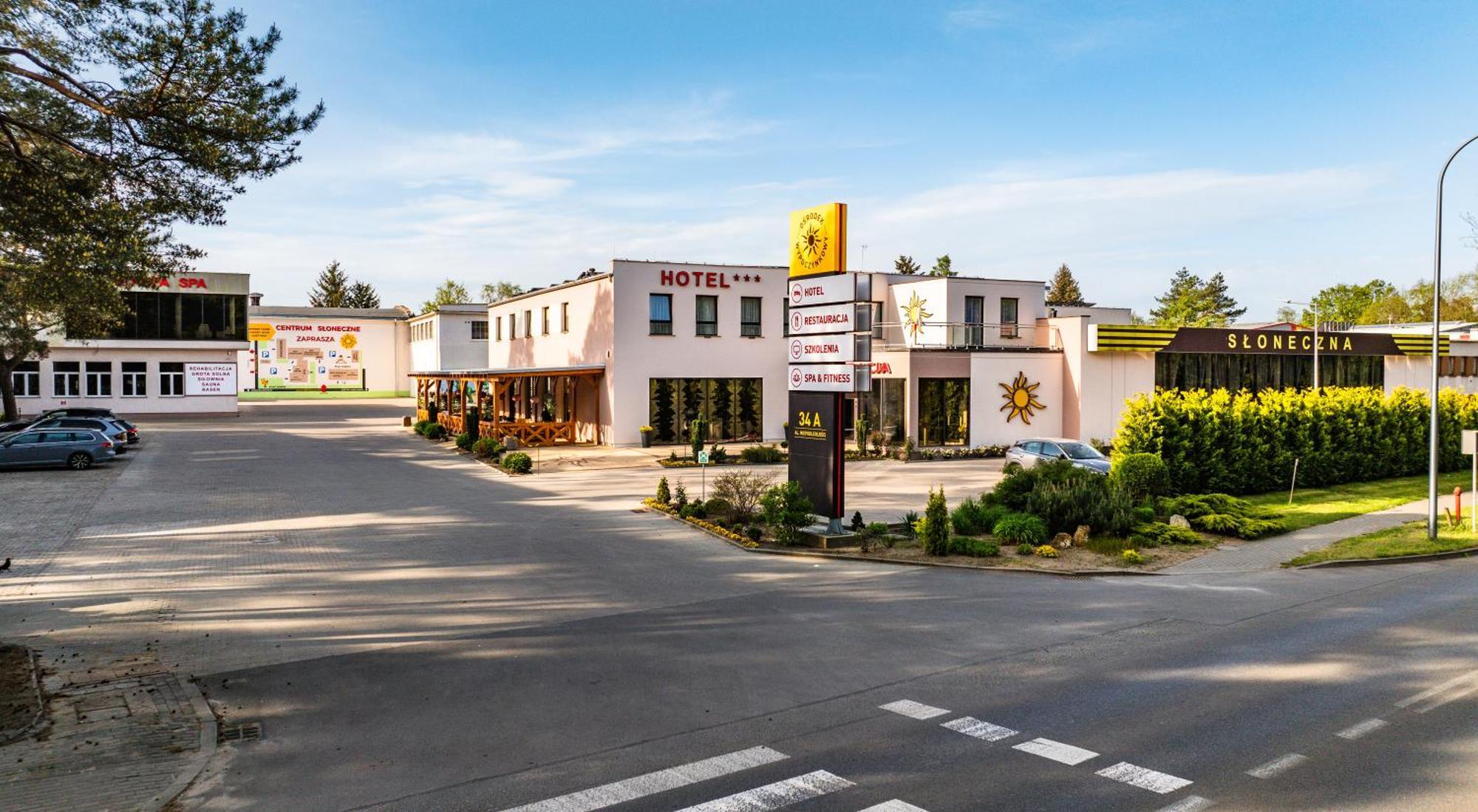 Hotel - Restauracja "Sloneczna" Jarocin Exterior photo